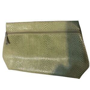 New Clinique Olive Textured Cosmetic Bag cute 🥰